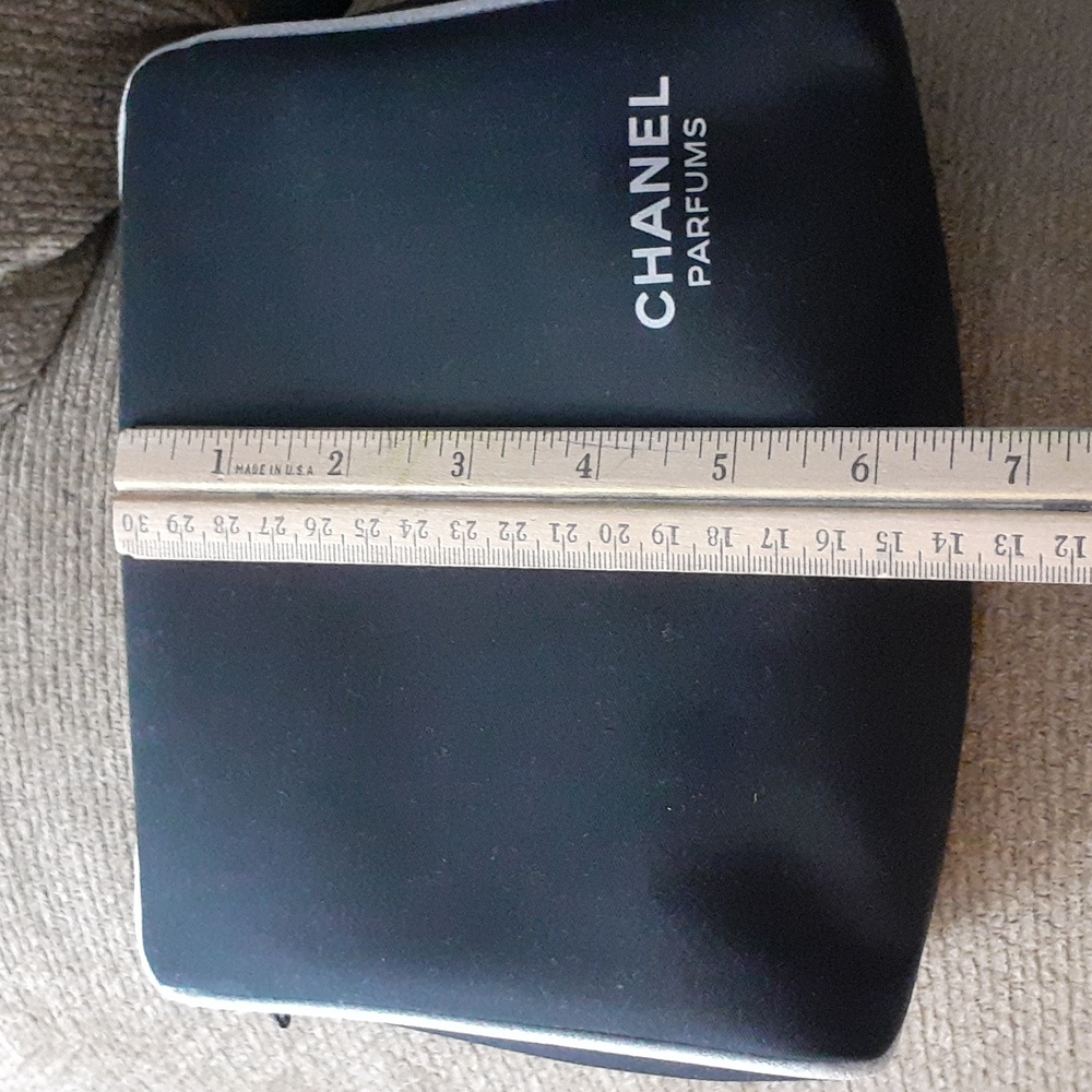 Chanel Black Parfums Cosmetics Pouch - Picture 6 of 6